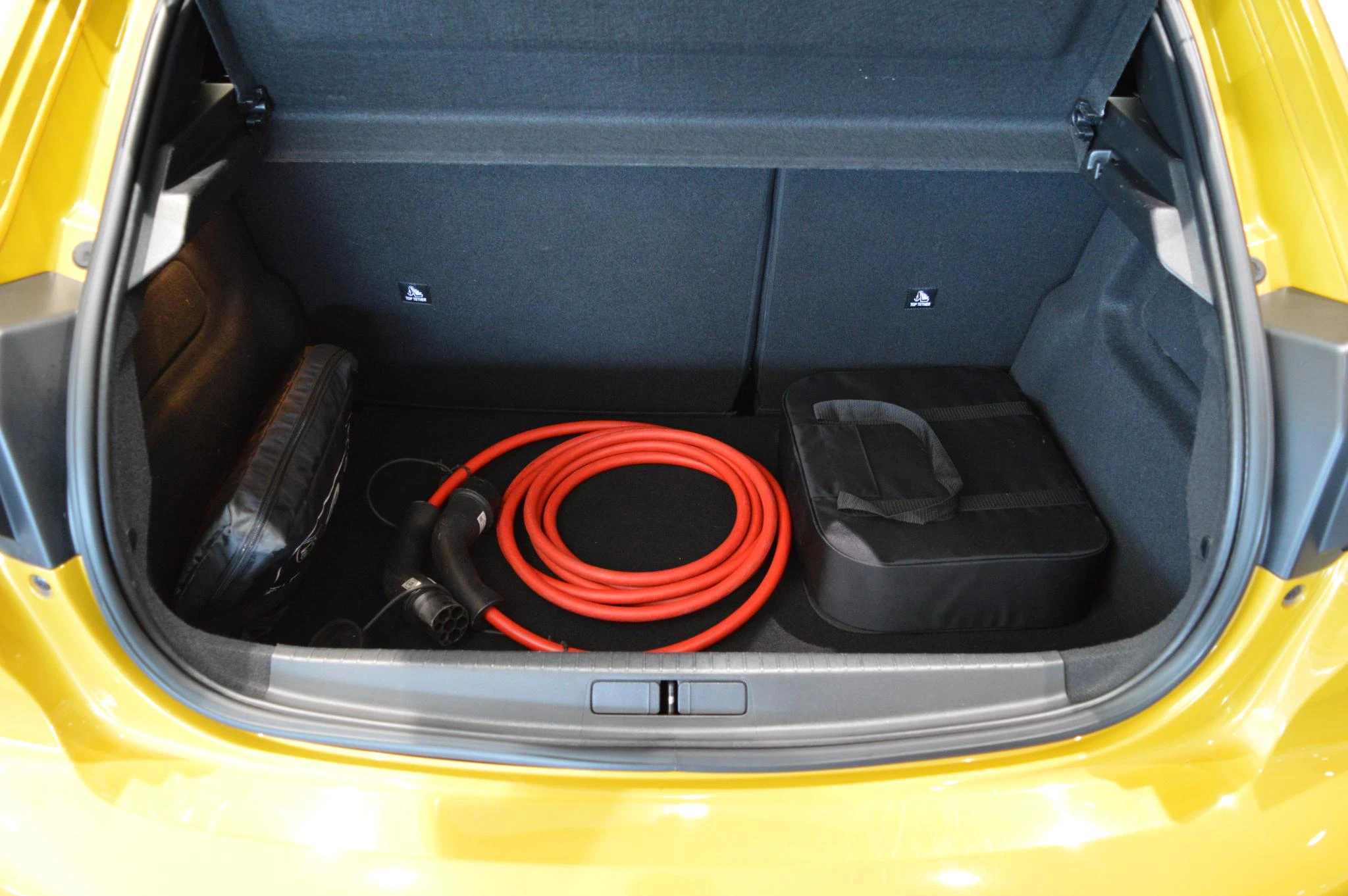 Peugeot-e-208-image-17