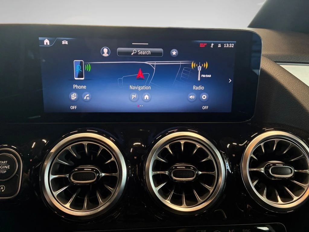 Mercedes-Benz-GLA 200-image-7