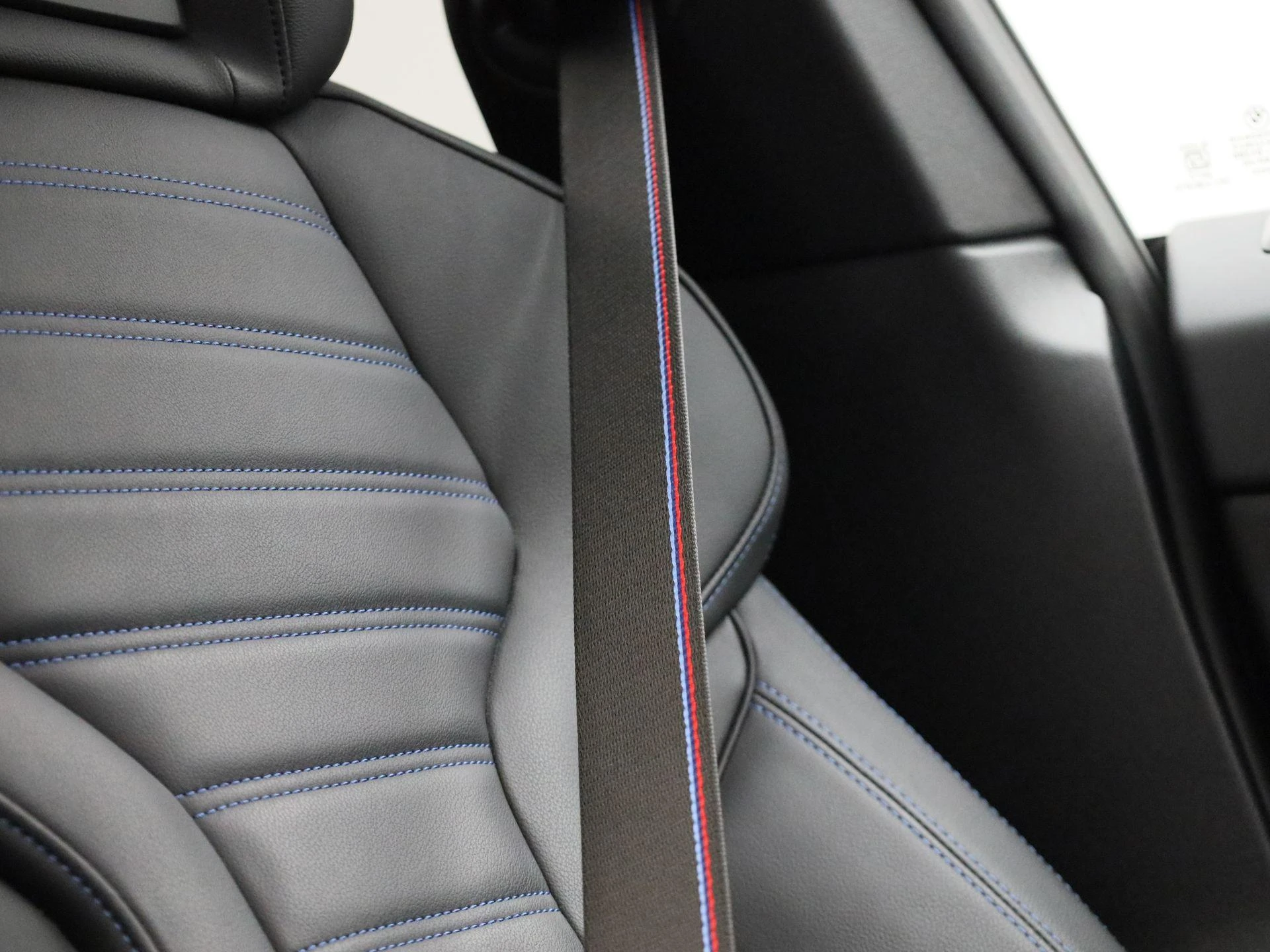 BMW-i4-image-50