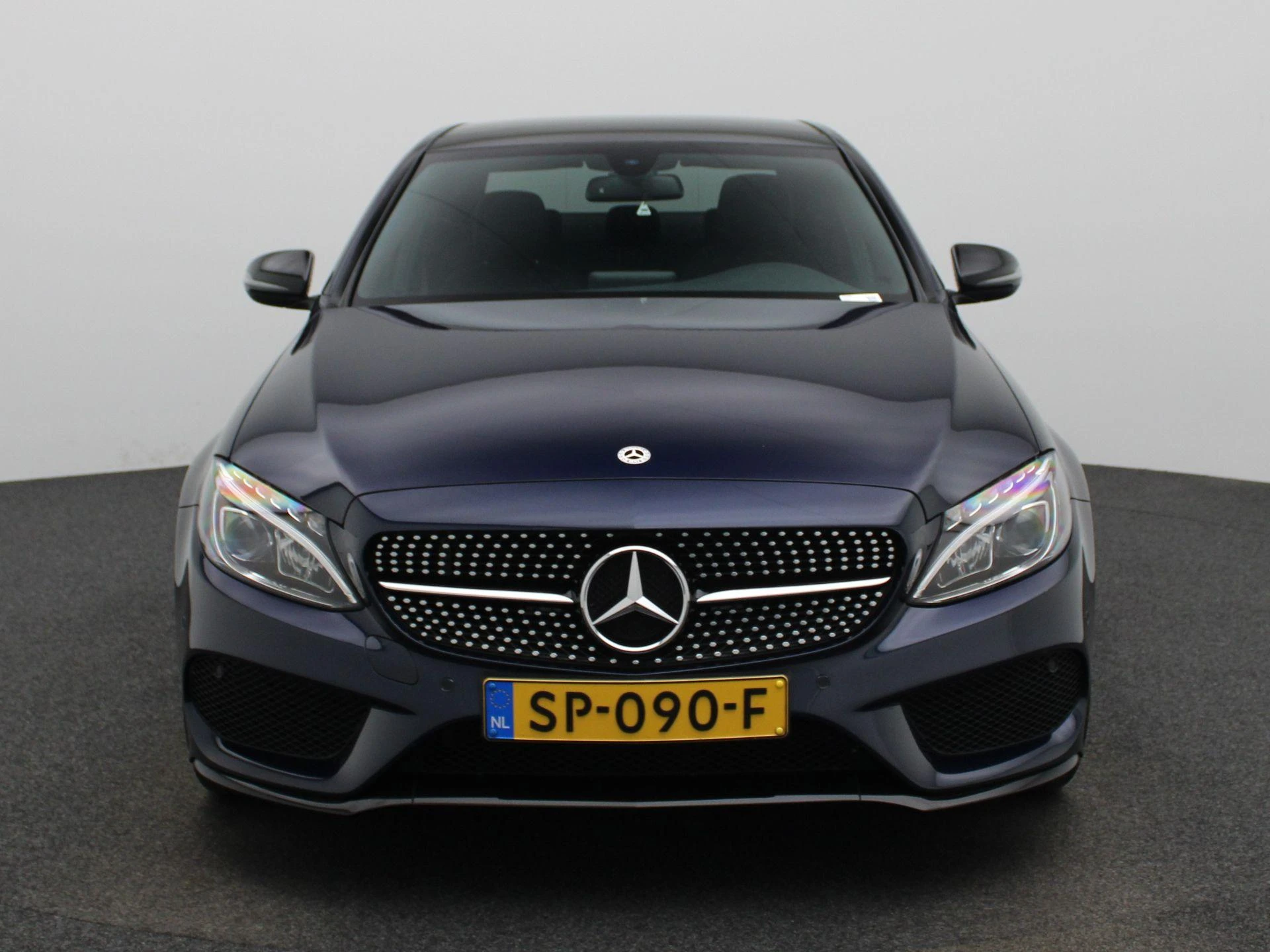 Mercedes-Benz-C-Klasse-image-2