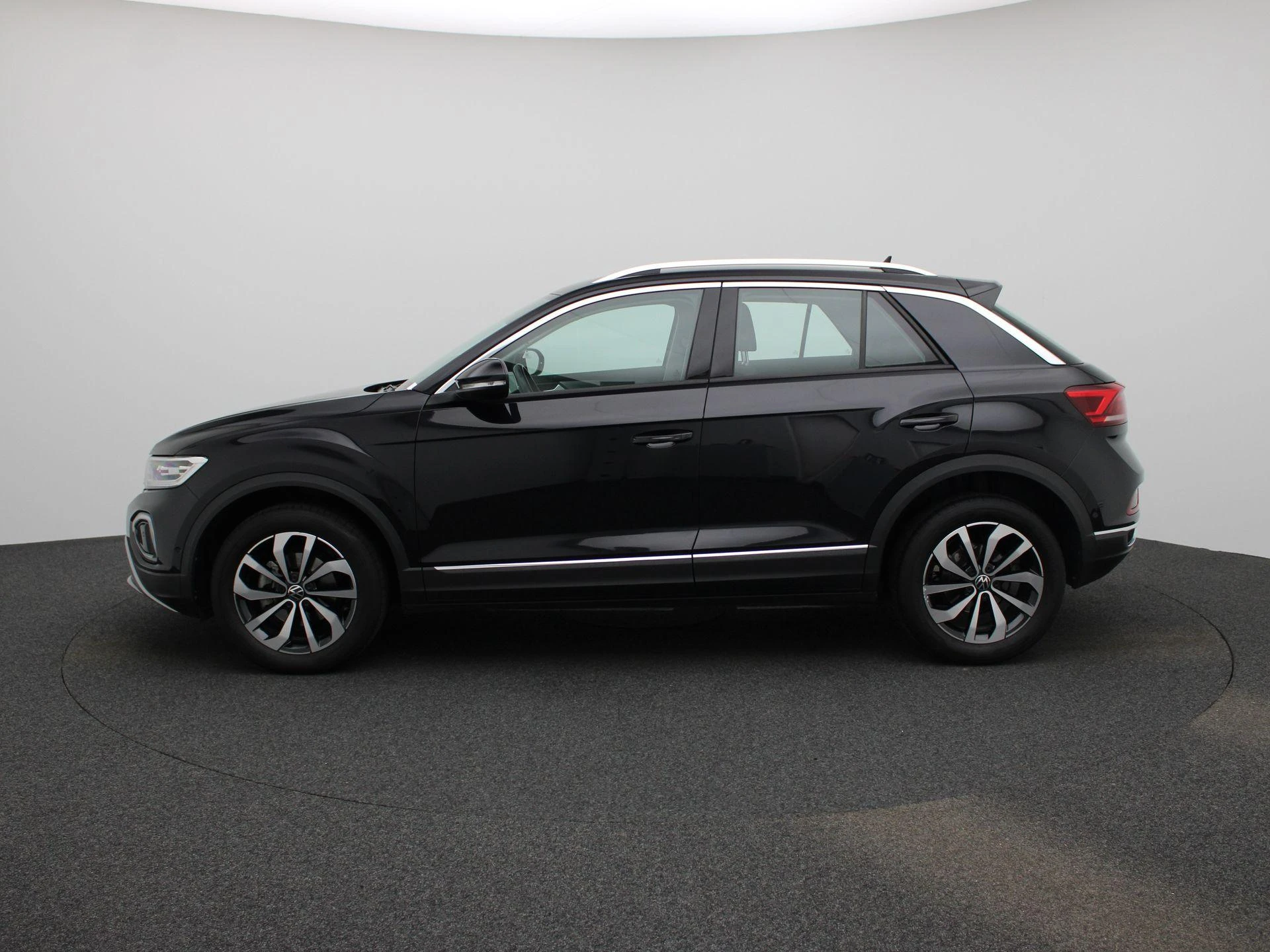 Volkswagen-T-Roc-image-3