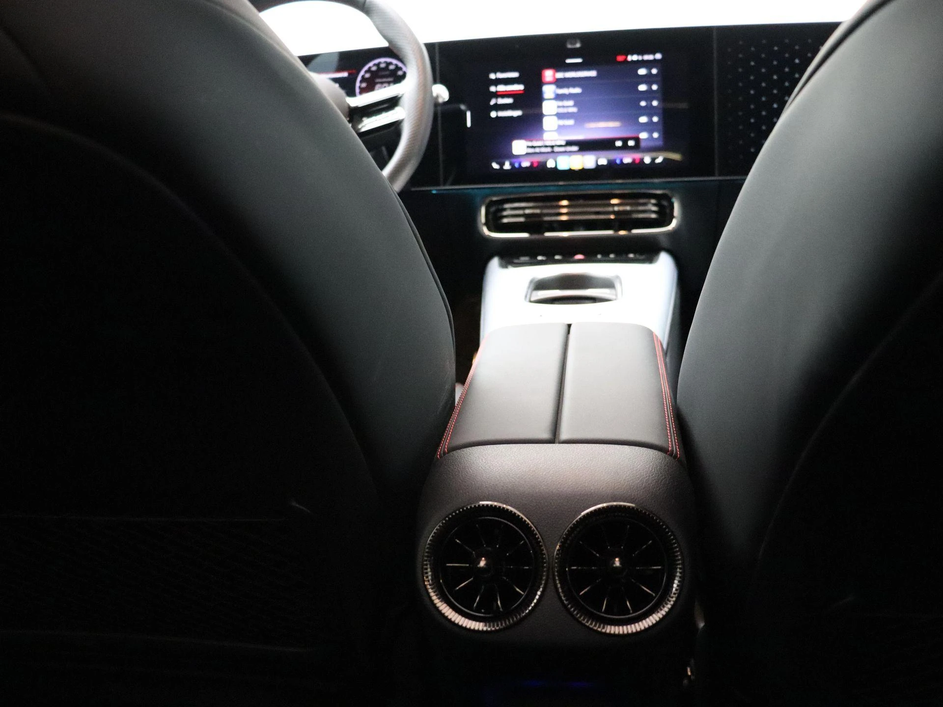 Mercedes-Benz-CLA-image-22