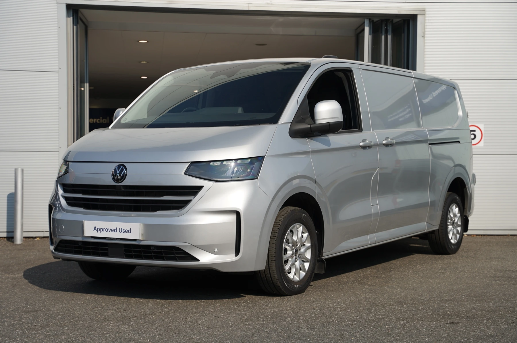Volkswagen-Transporter-image-36