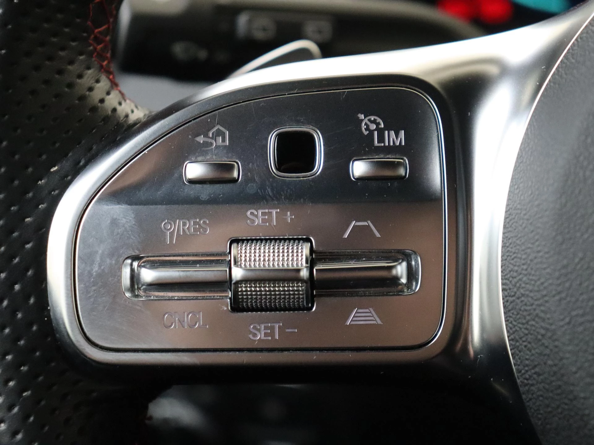 Mercedes-Benz-EQB-image-13