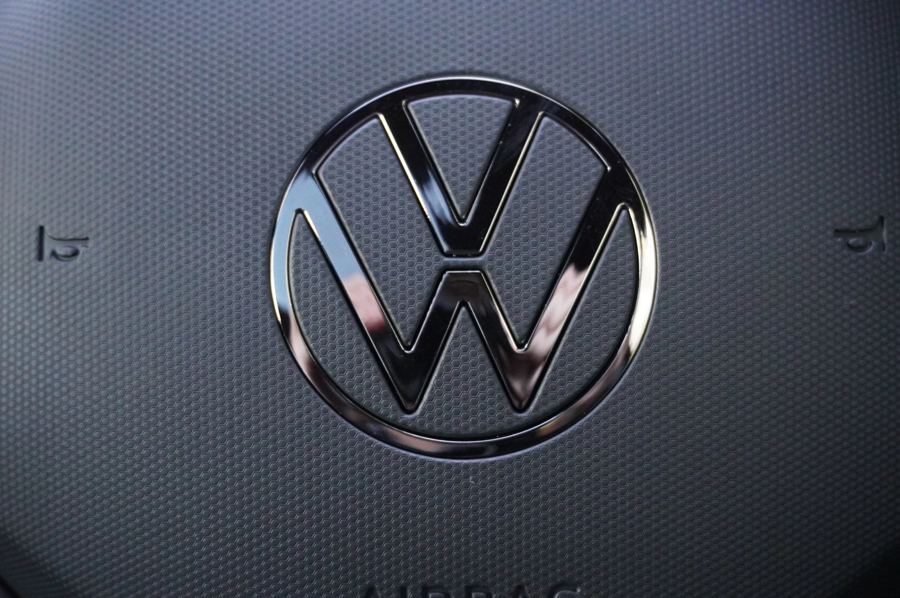 Volkswagen-Golf-image-28