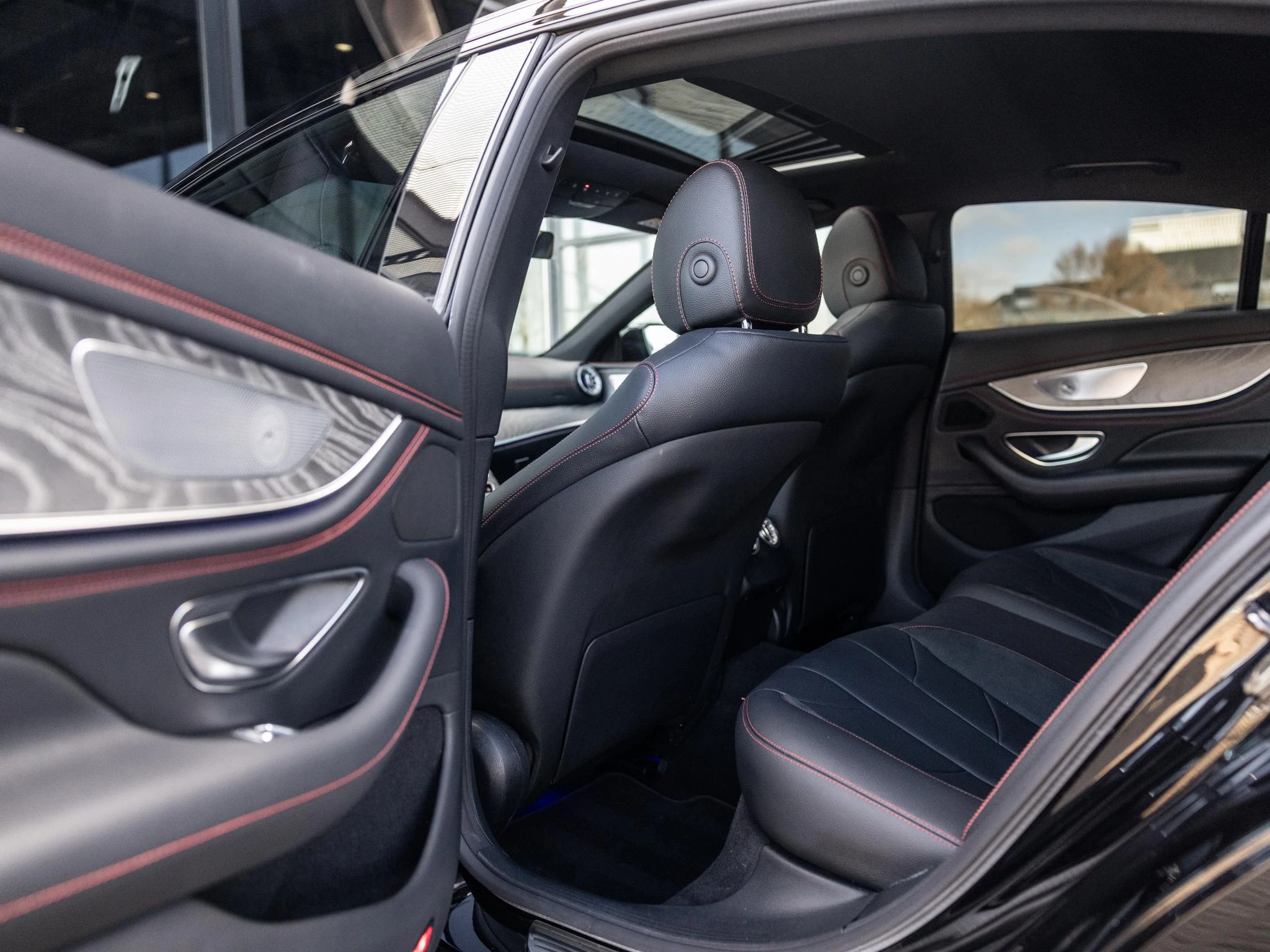 Mercedes-Benz-CLS-image-16