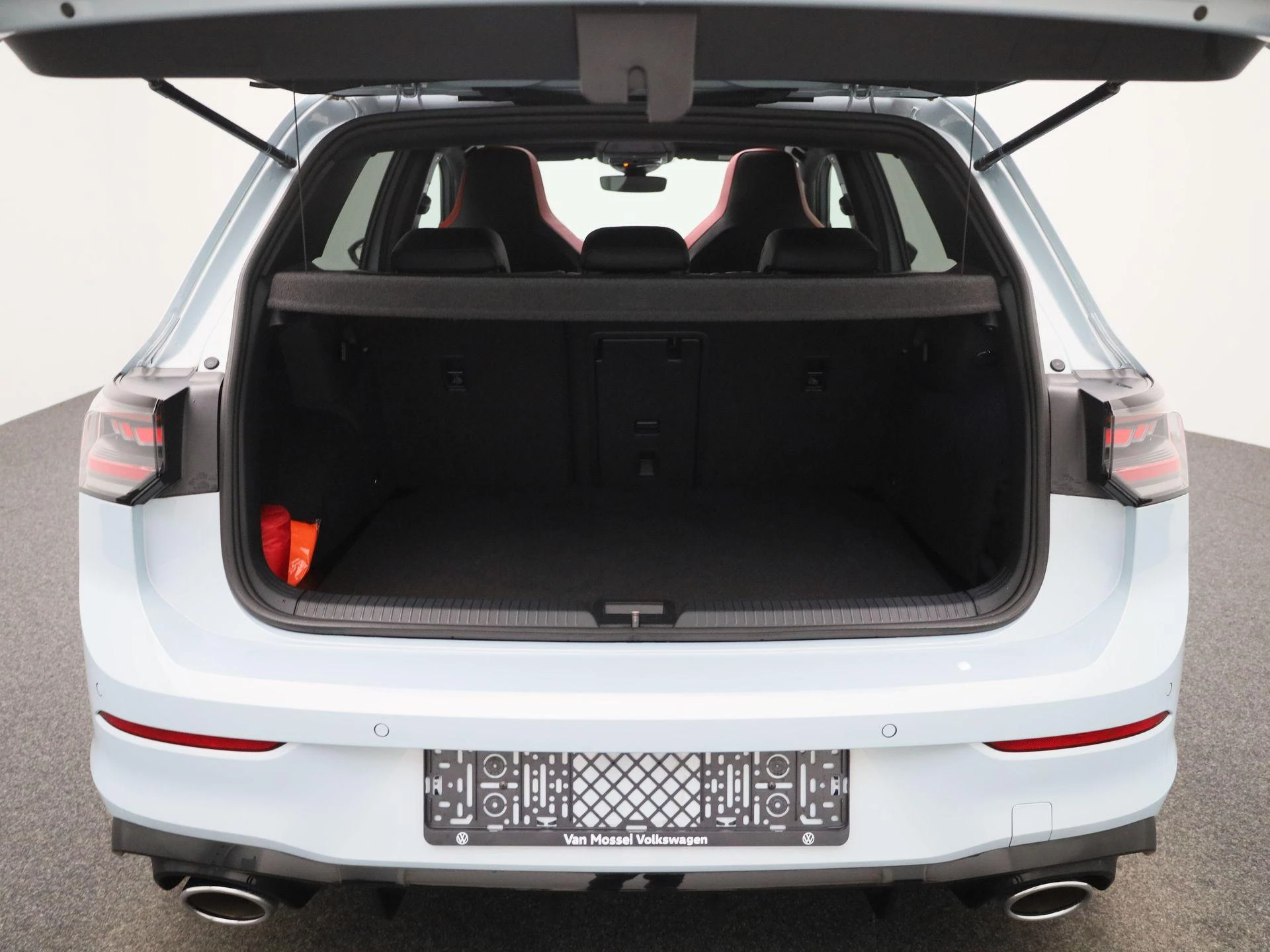 Volkswagen-Golf-image-9