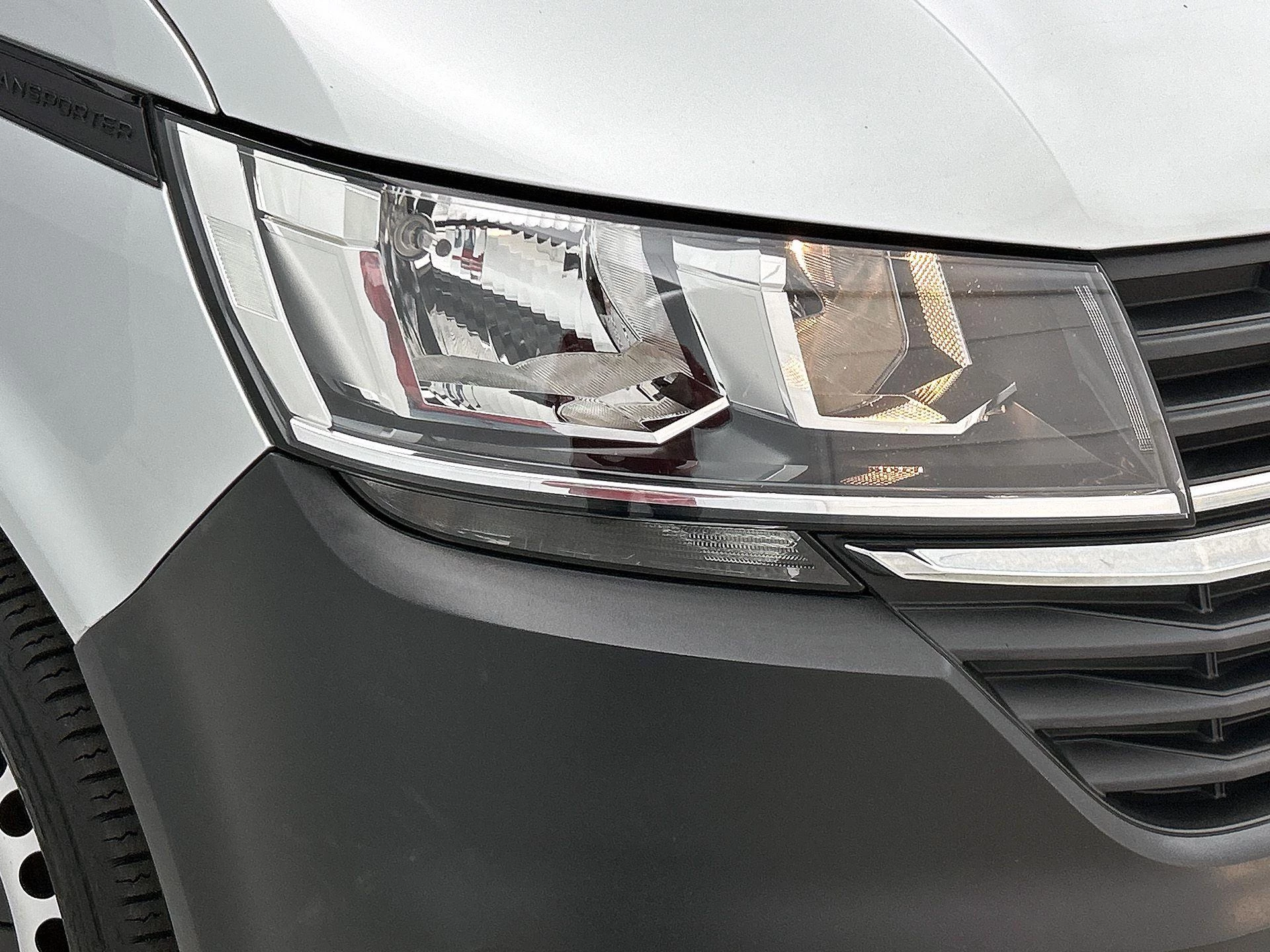 Volkswagen-Transporter-image-17