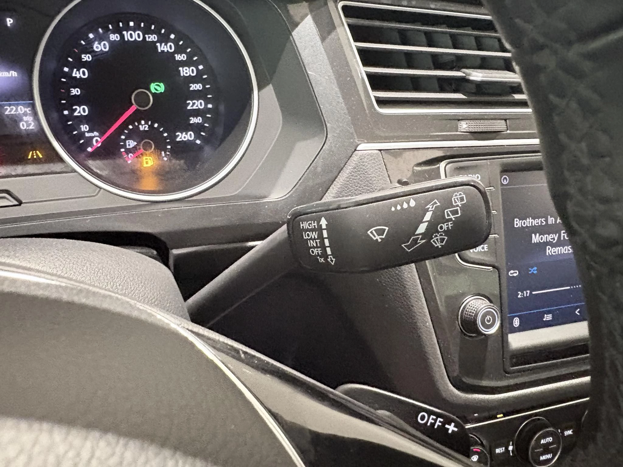 Volkswagen-Tiguan-image-15