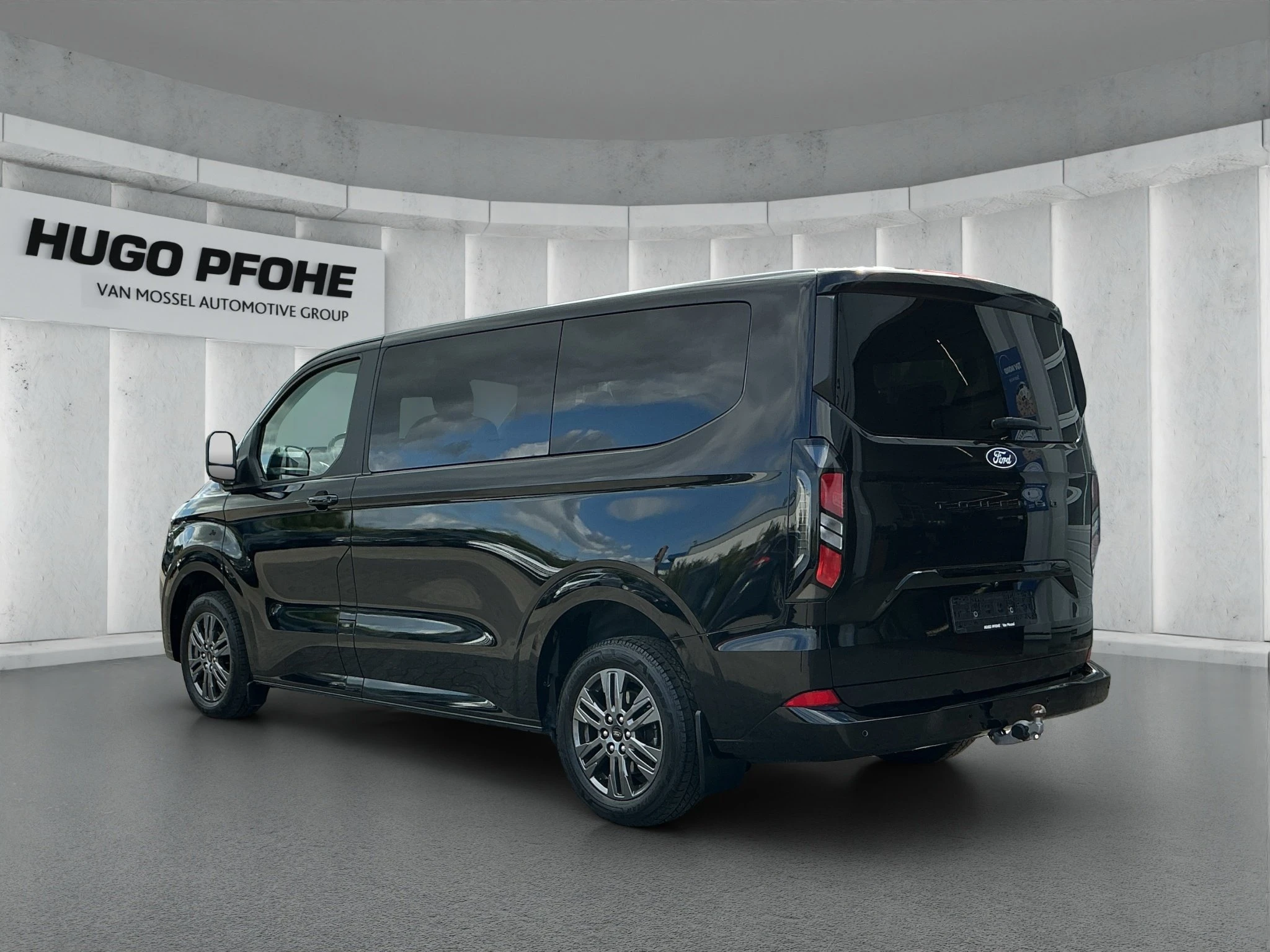 Ford-Tourneo Custom-image-2