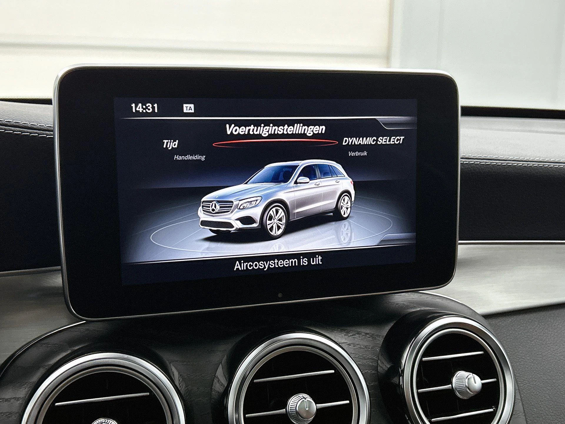 Mercedes-Benz-GLC-image-10