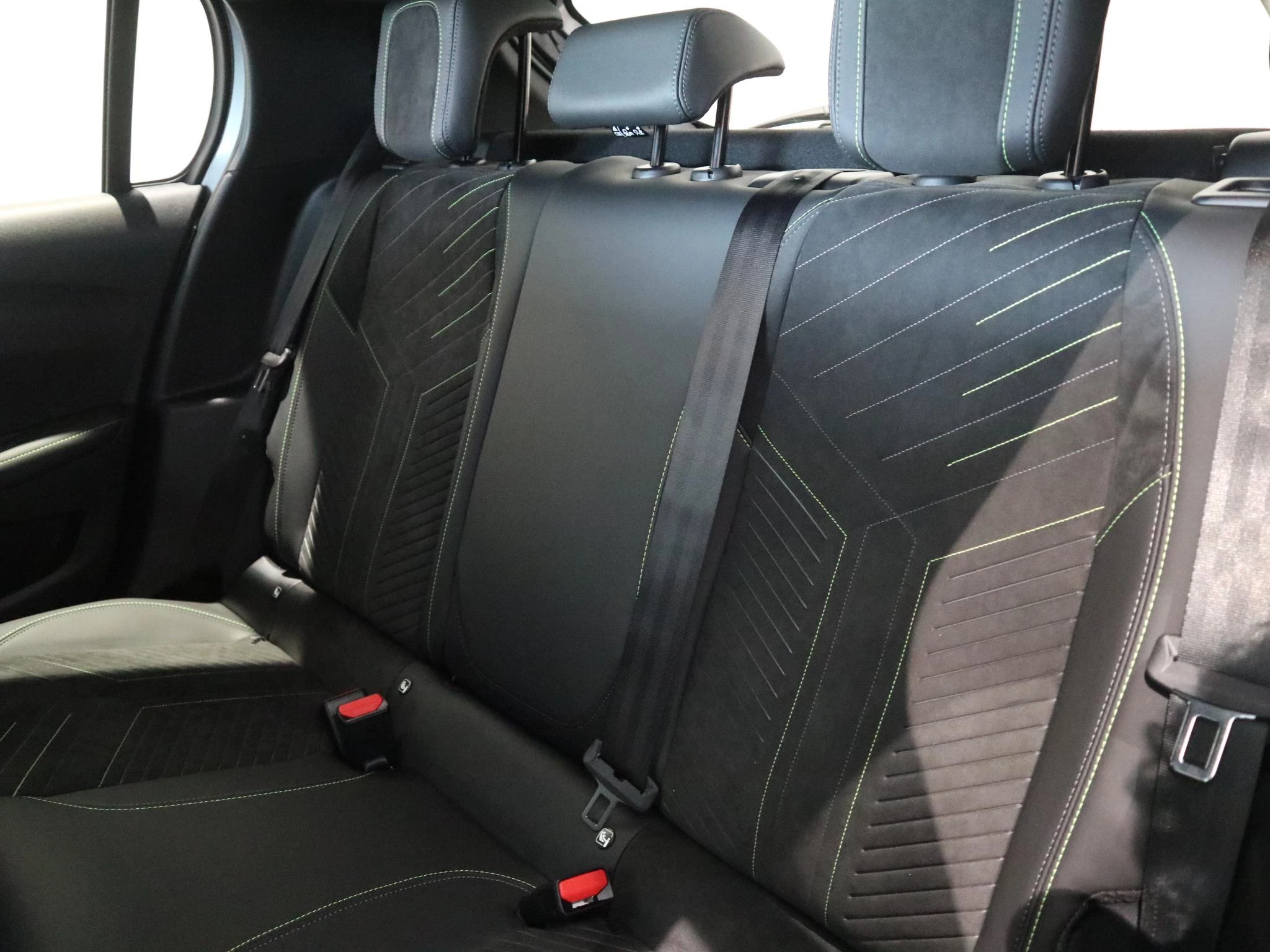 Peugeot-e-208-image-8