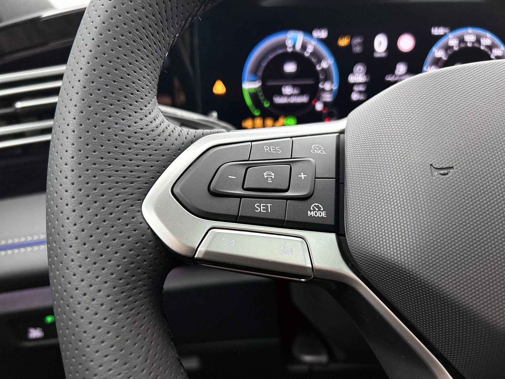 Volkswagen-Tiguan-image-5