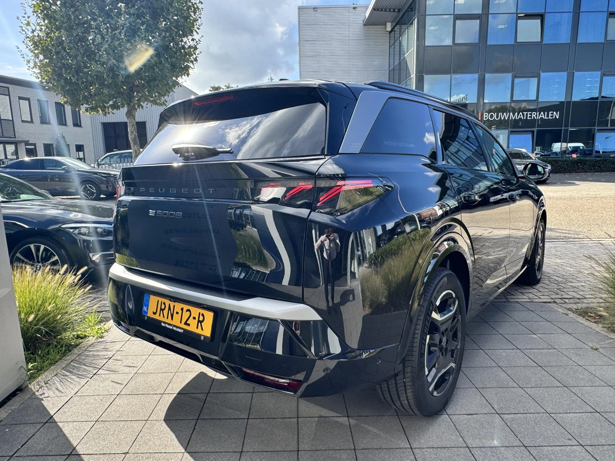 Peugeot-e-5008-image-37