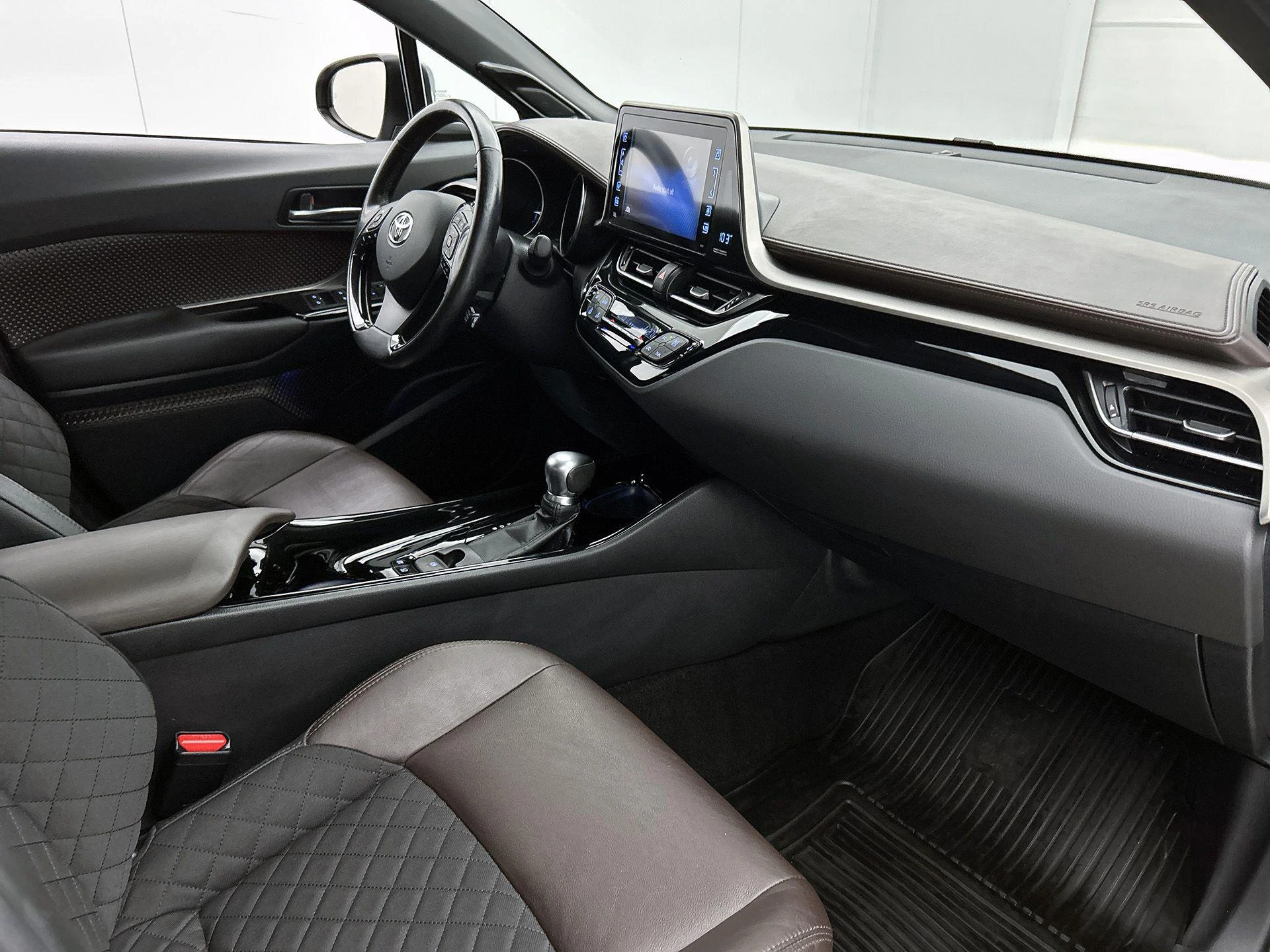 Toyota-C-HR-image-22
