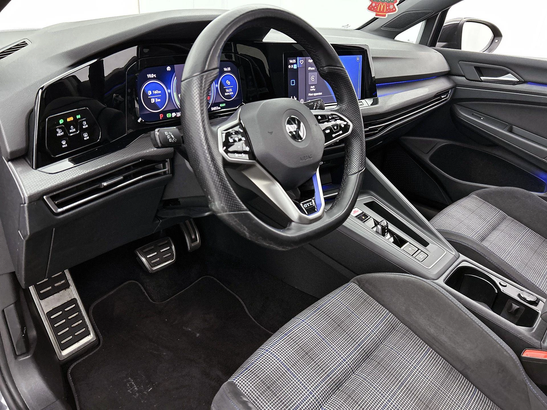 Volkswagen-Golf-image-21