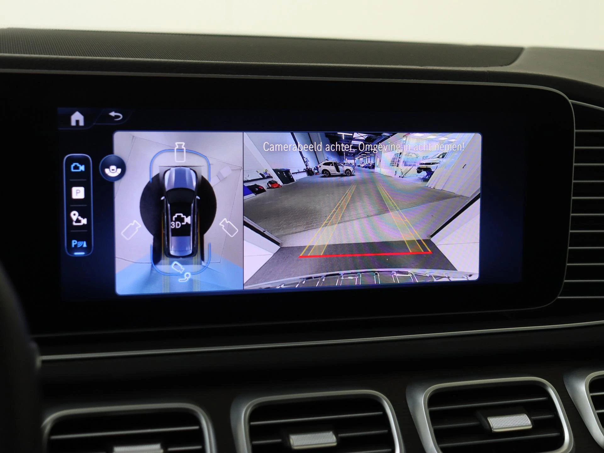 Mercedes-Benz-GLS-image-22