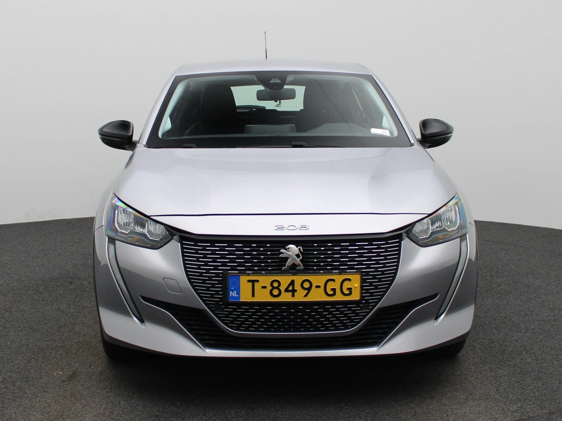 Peugeot-e-208-image-2