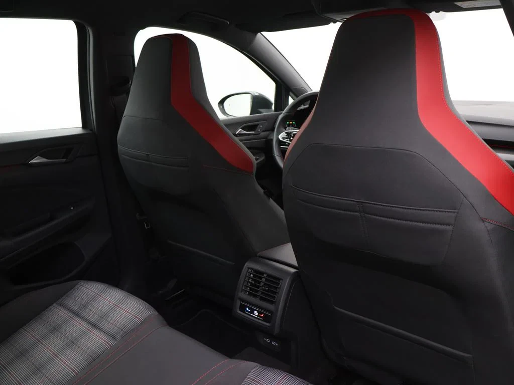 Volkswagen-Golf-image-15