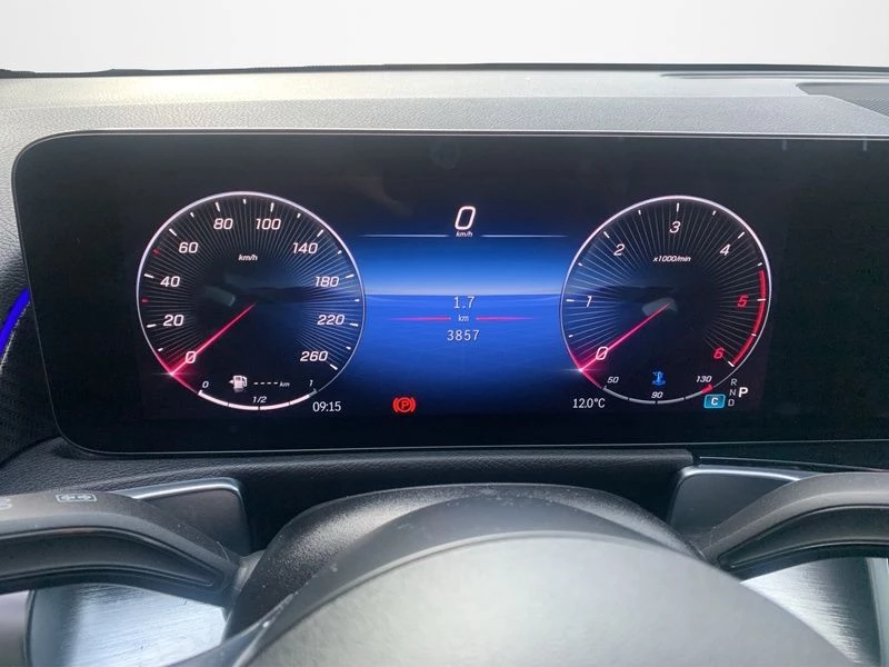 Mercedes-Benz GLB 200 d AMG PANO TEMPO 360° AHK SITZHZG NIGHT AMG Line