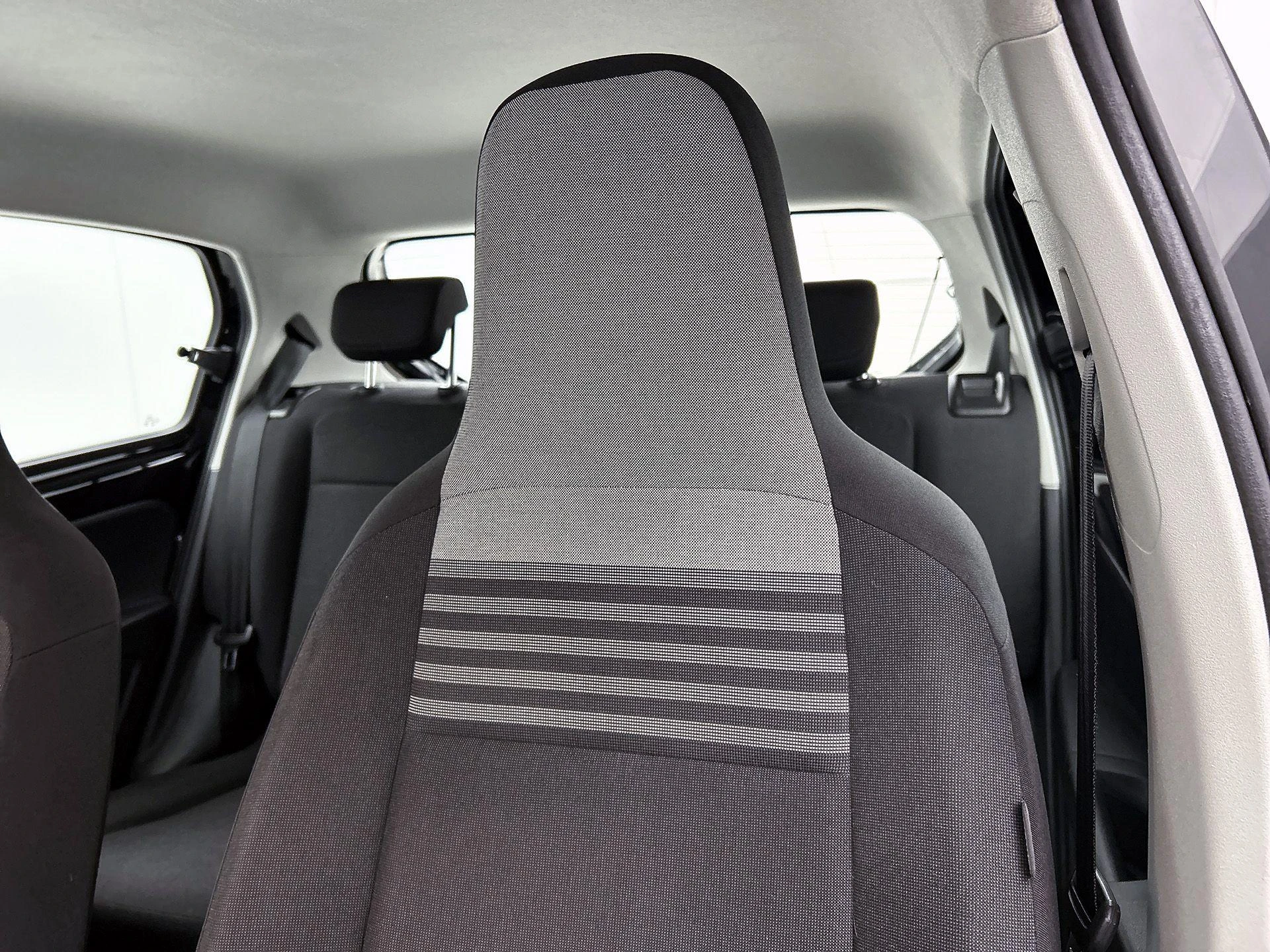 Volkswagen-up!-image-12