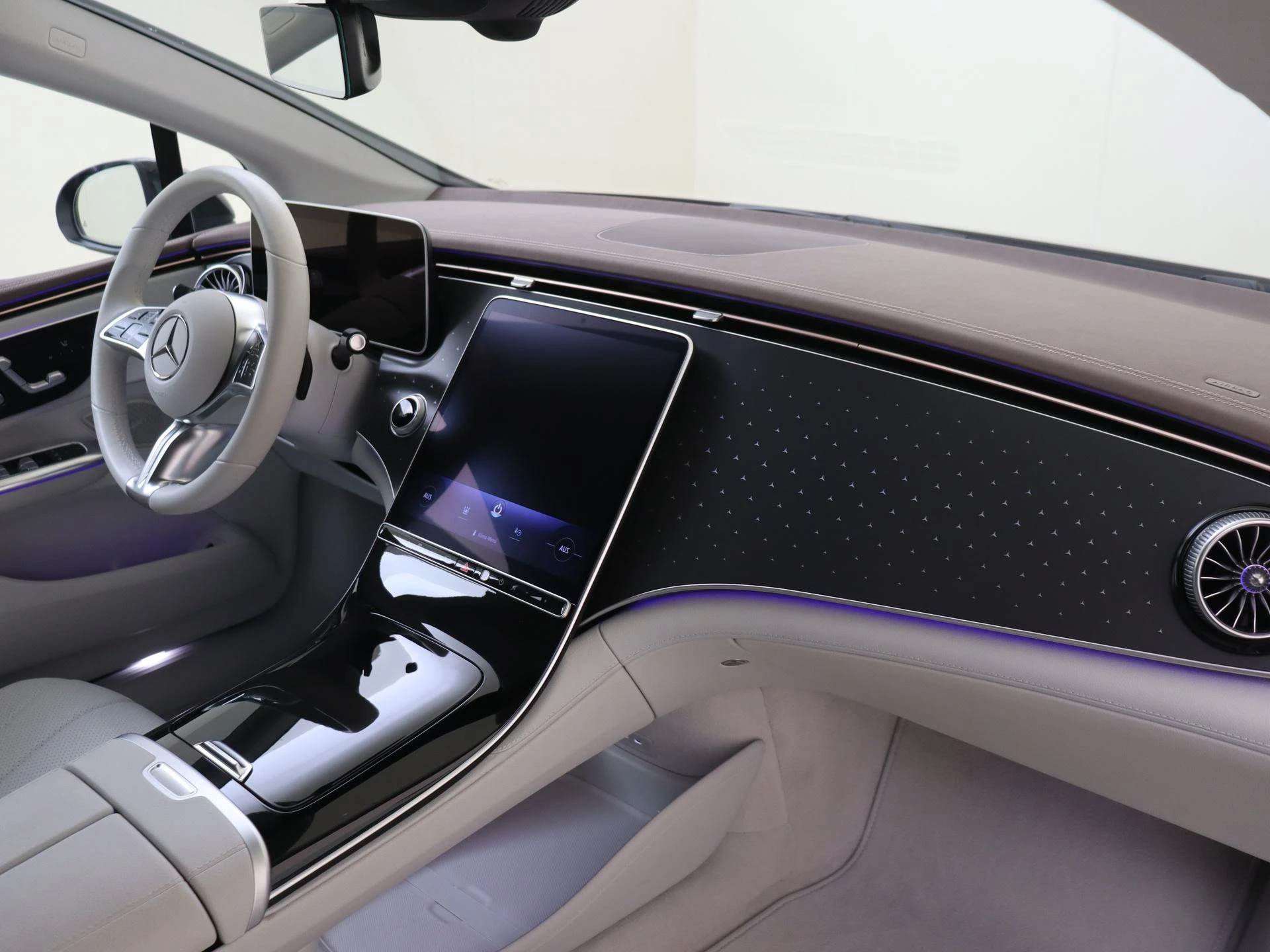 Mercedes-Benz-EQE-image-4