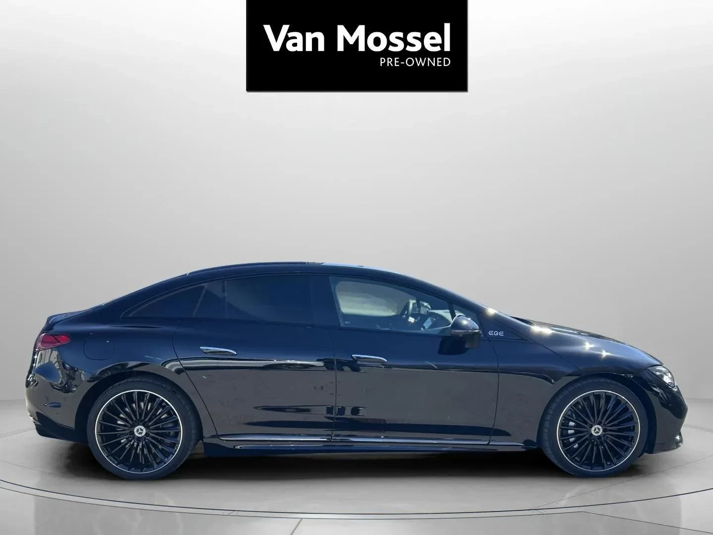 Mercedes-Benz-EQE-image-3