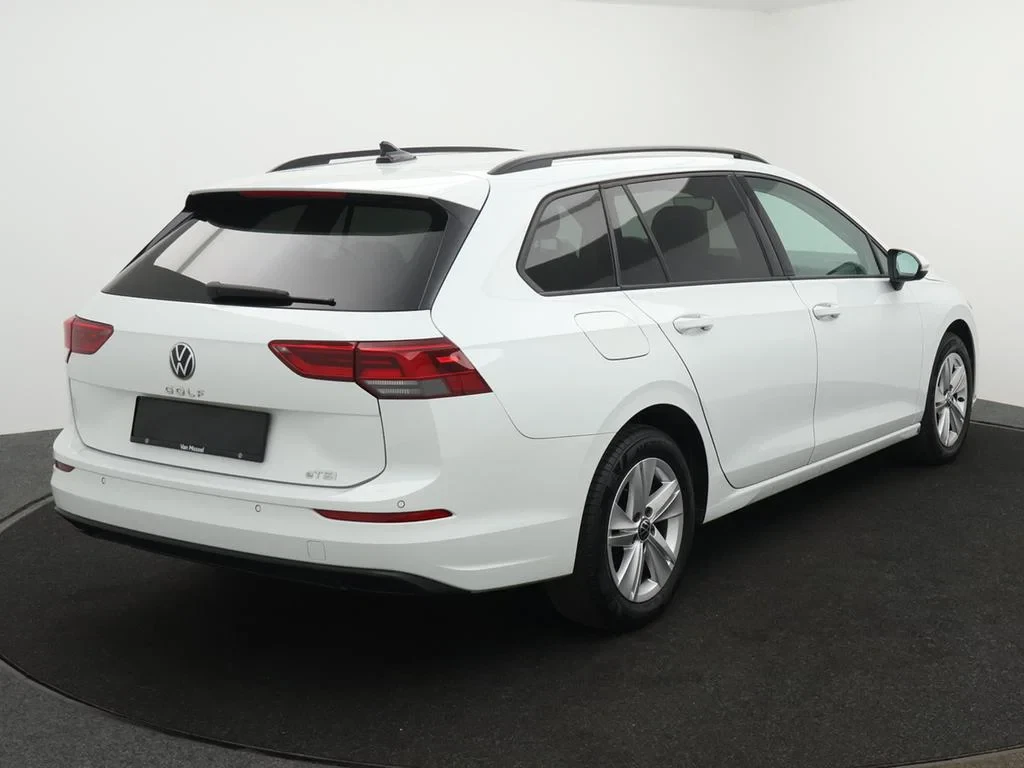 Volkswagen-Golf-image-1