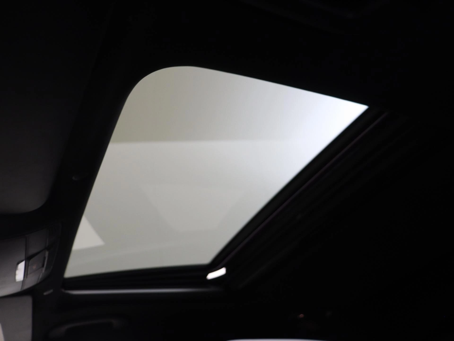 Mercedes-Benz-GLC-image-31