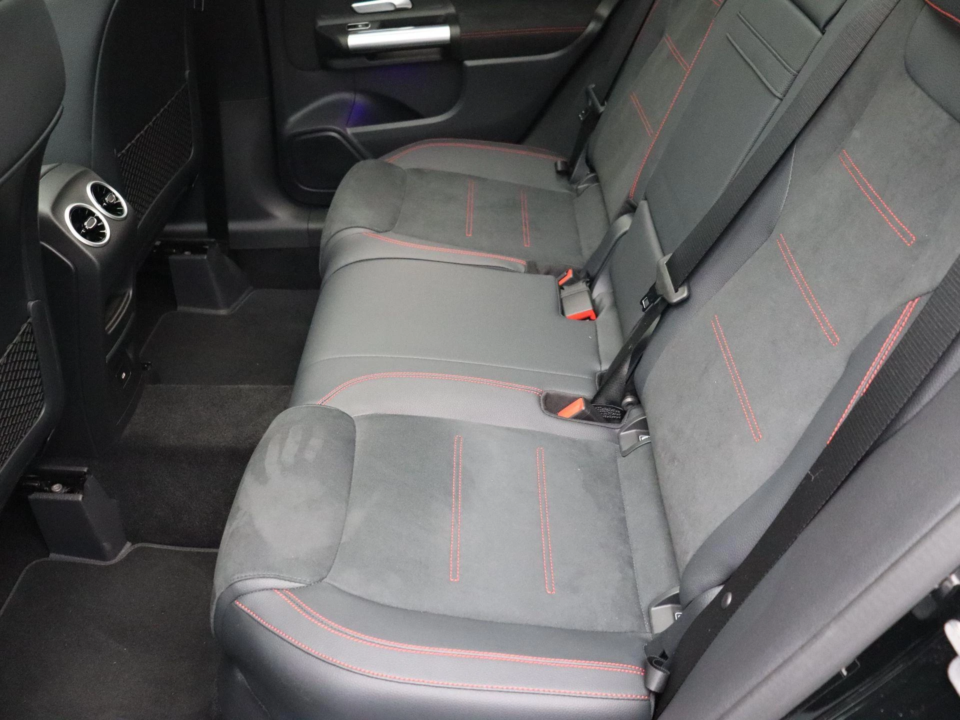 Mercedes-Benz B-Klasse 220 4MATIC AMG Line + PREMIUM PLUS PACK + CARPLAY + PANO +