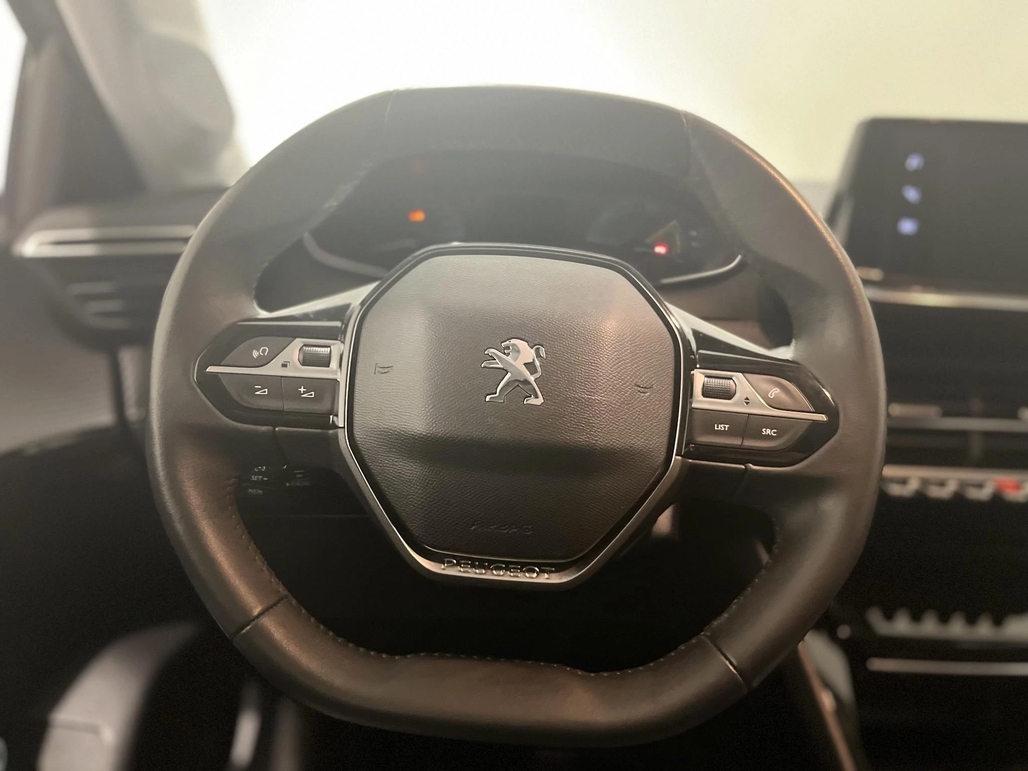 Peugeot-e-208-image-5