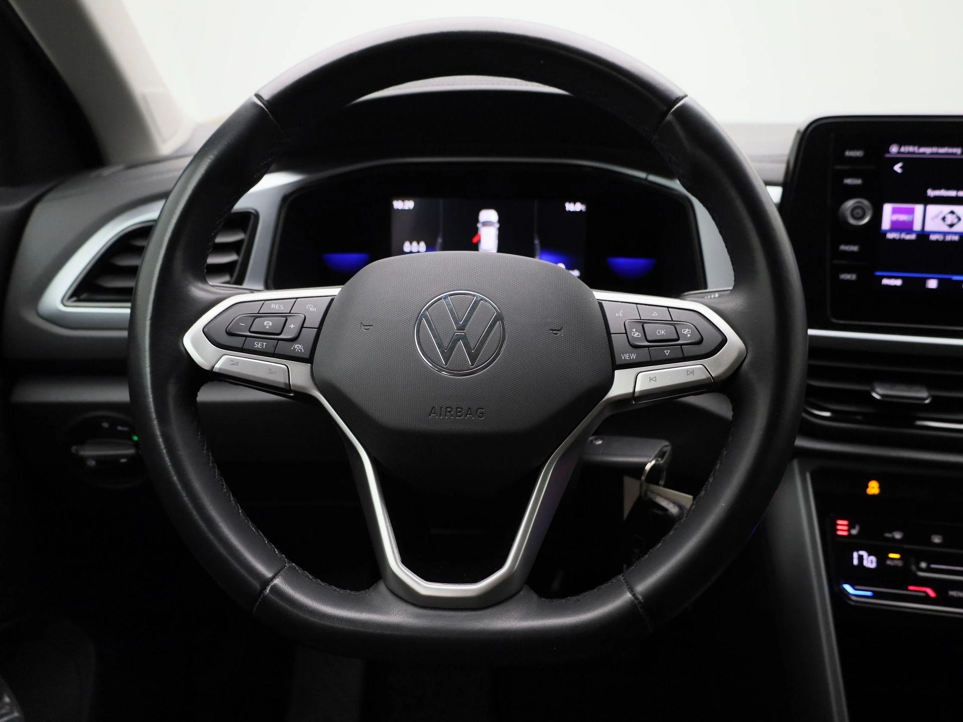 Volkswagen-T-Roc-image-6