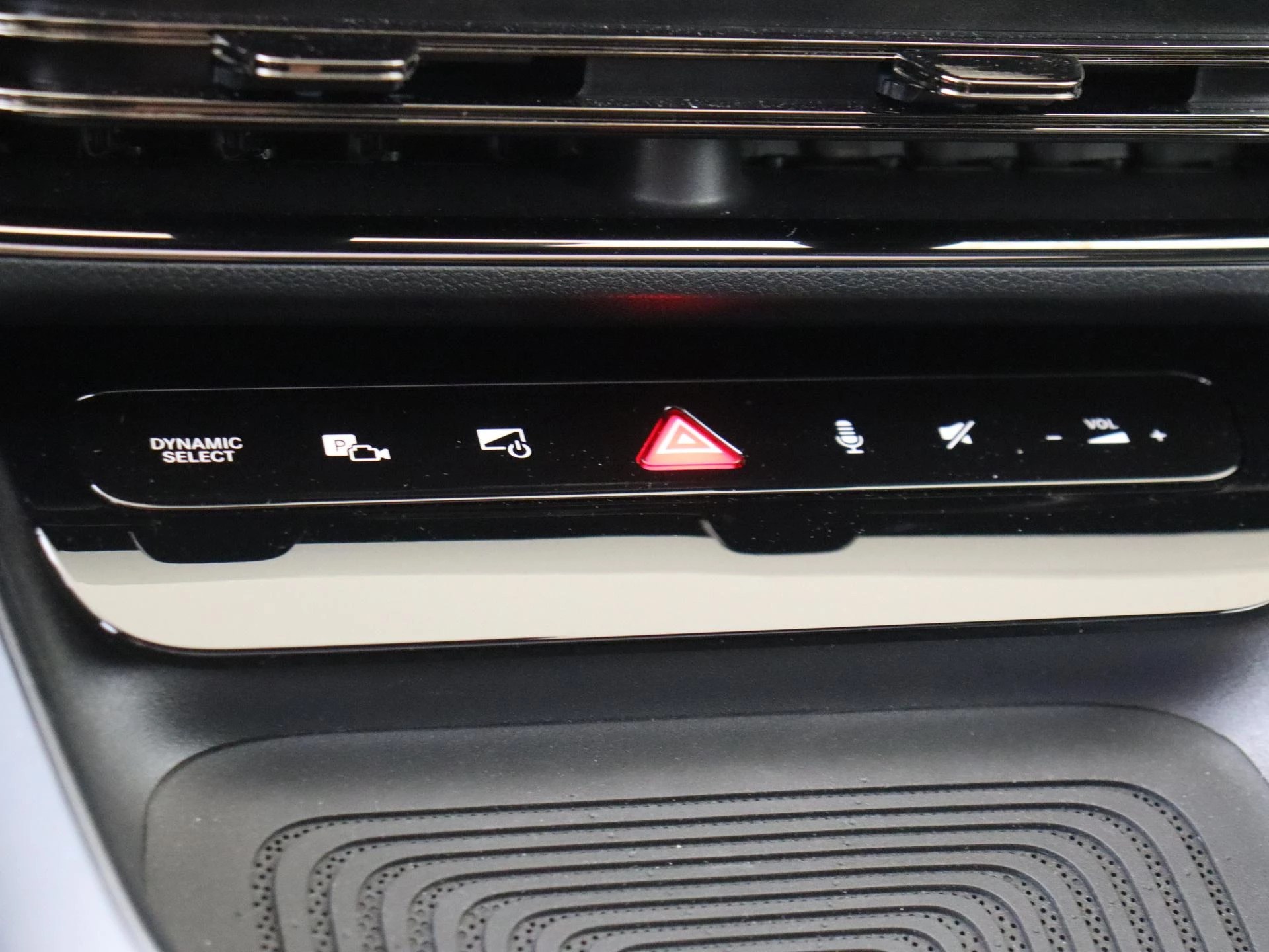 Mercedes-Benz-CLA-image-19