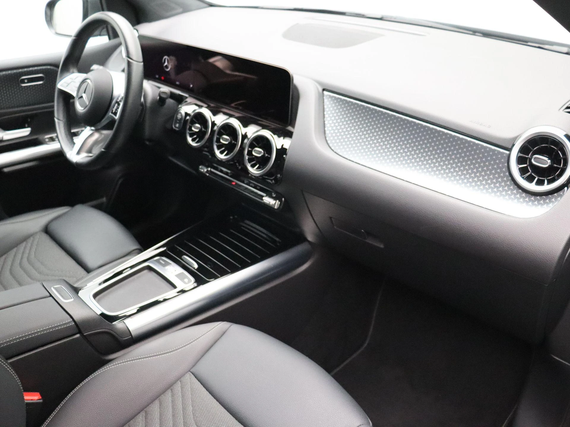 Mercedes-Benz B-Klasse 180 Business Line + CARPLAY + TREKHAAK +