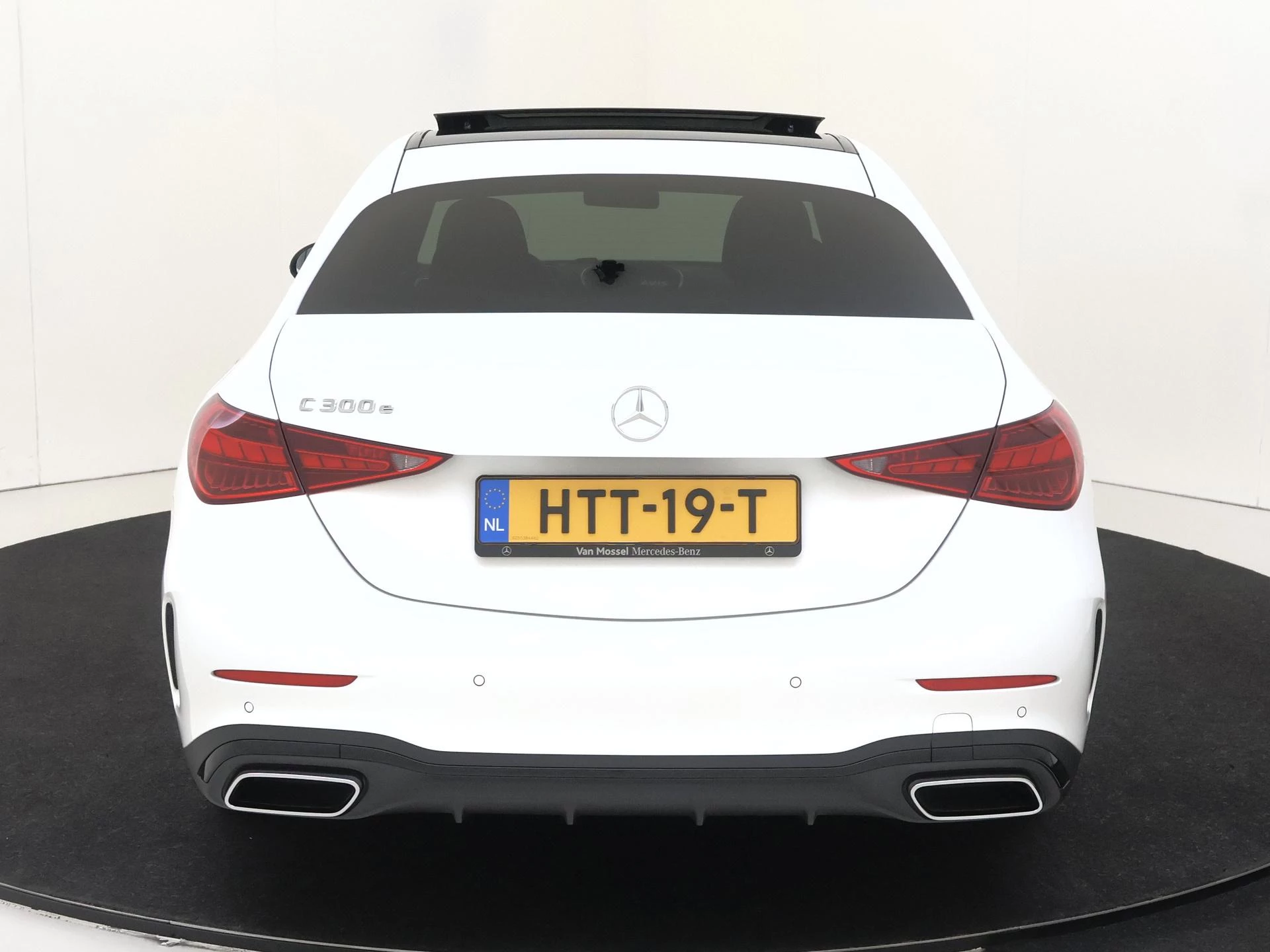 Mercedes-Benz-C-Klasse-image-6