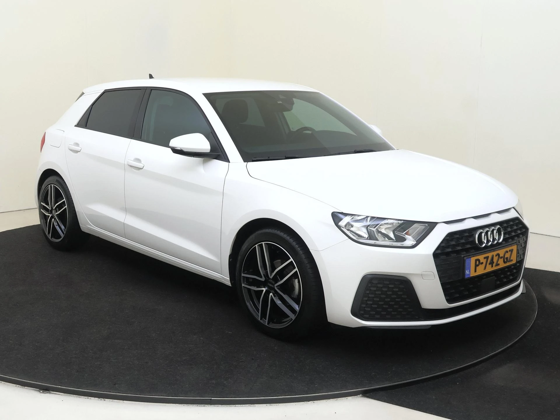 Audi-A1 Sportback-image-1