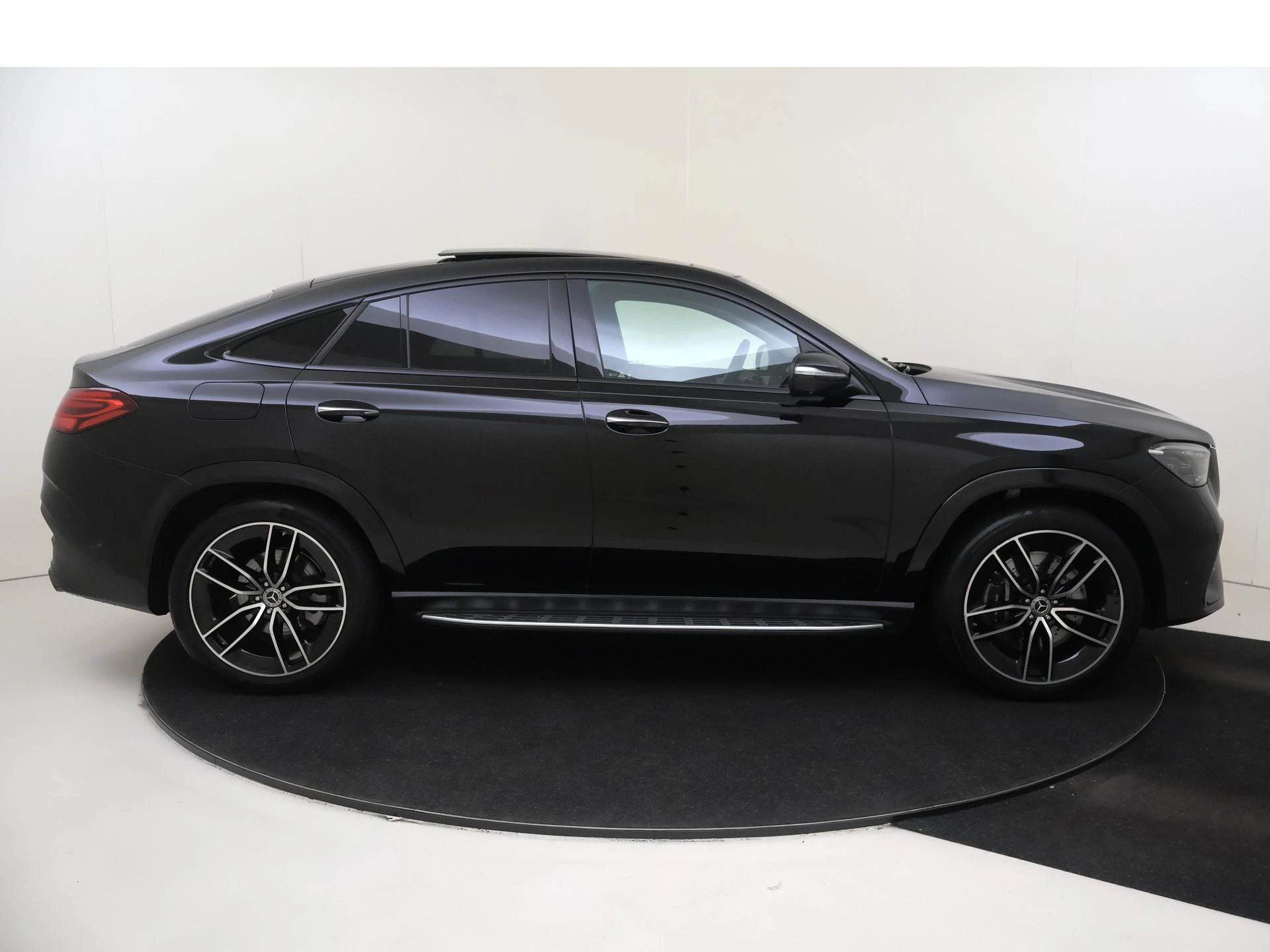 Mercedes-Benz-GLE-image-11