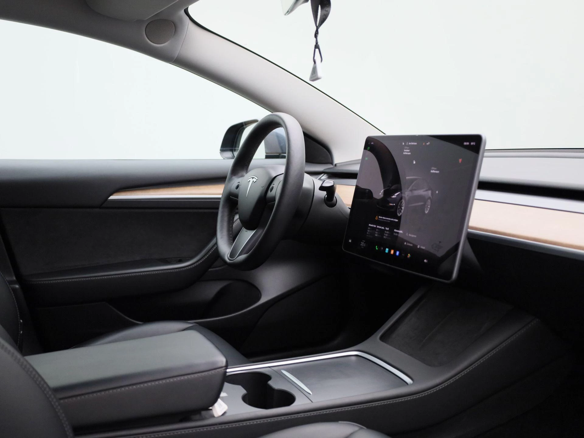 Tesla-Model 3-image-30