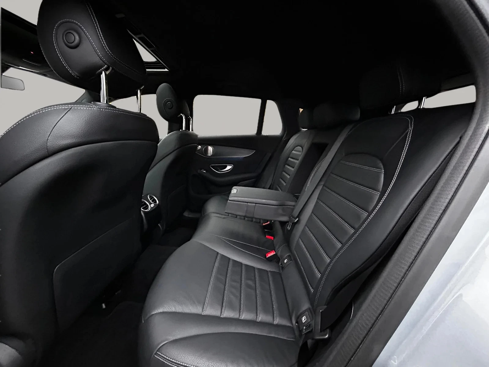 Mercedes-Benz-EQC-image-17