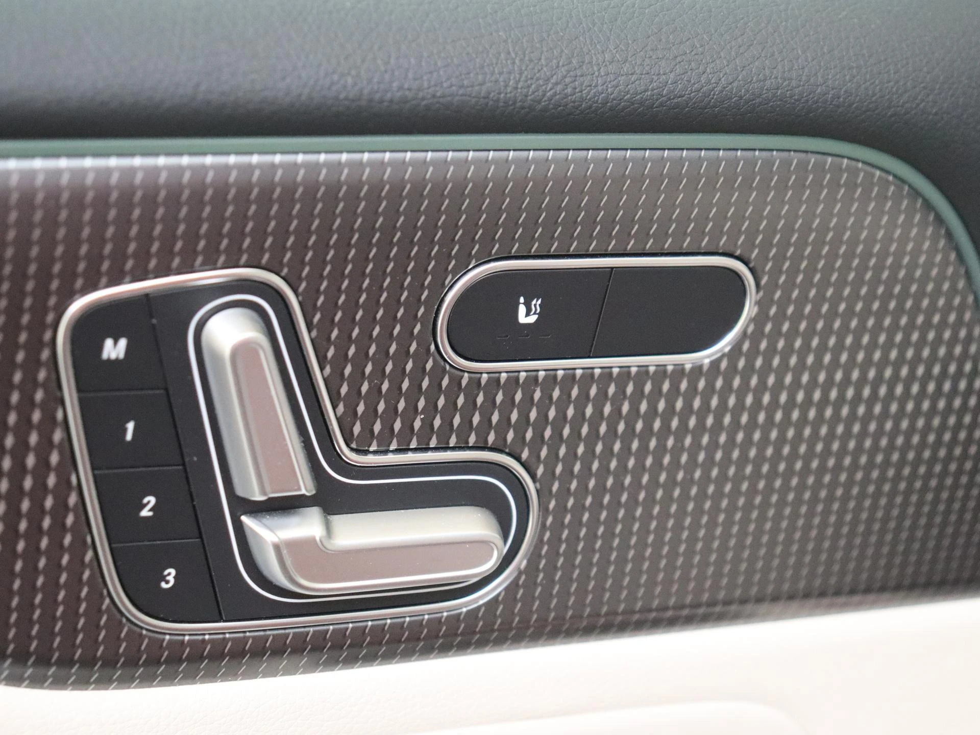 Mercedes-Benz-GLB-image-25