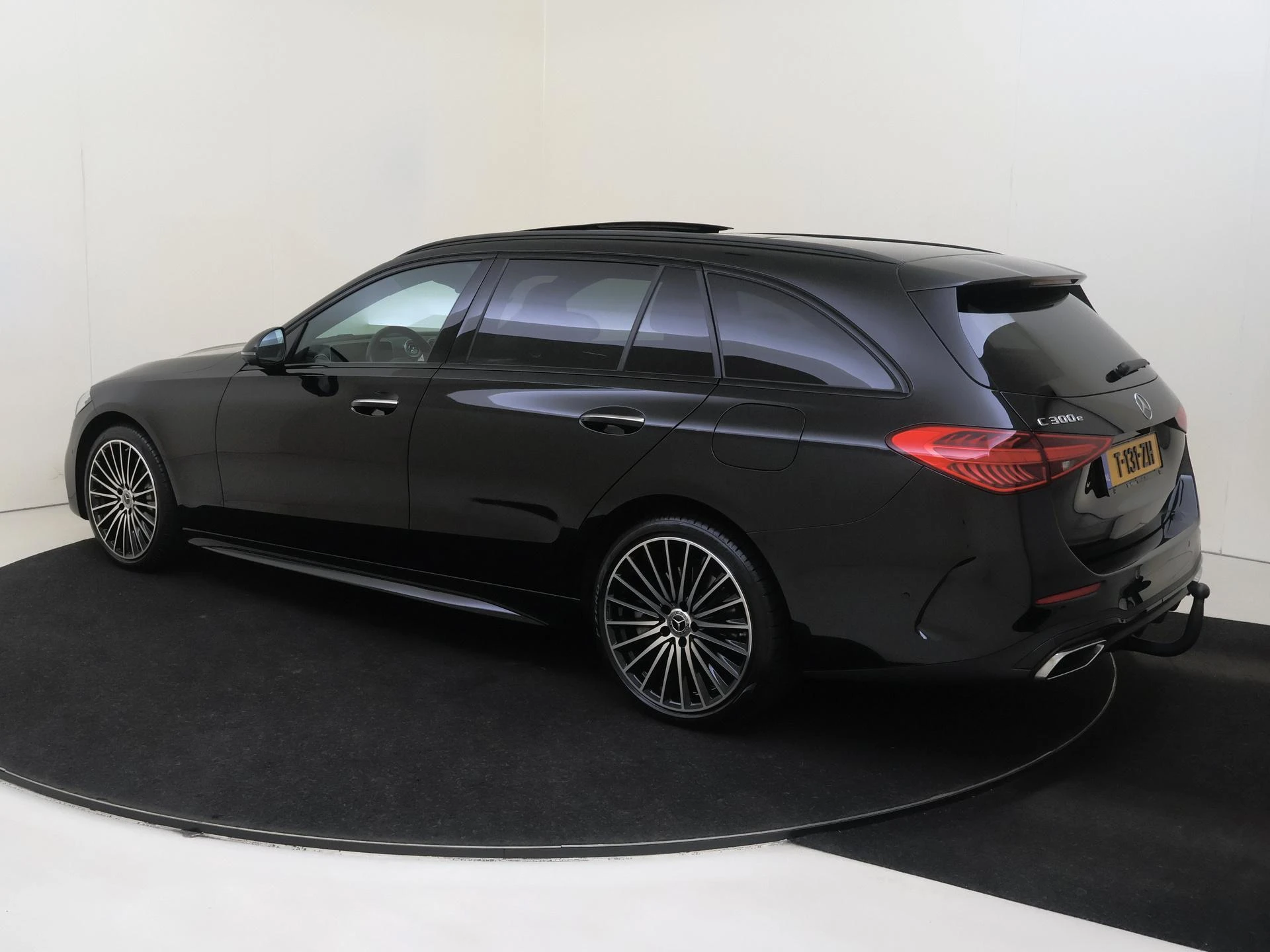 Mercedes-Benz-C-Klasse-image-5