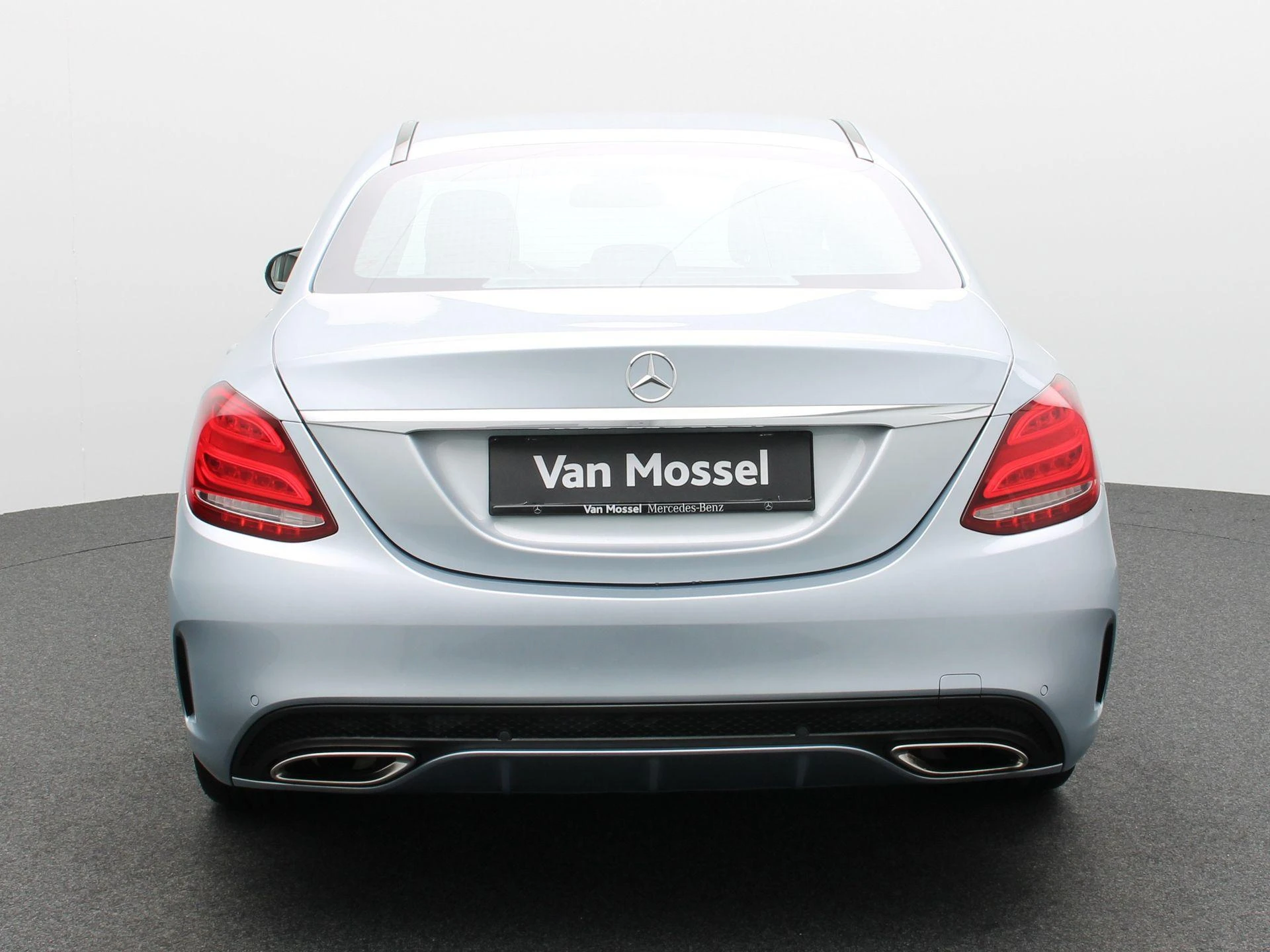 Mercedes-Benz-C-Klasse-image-4