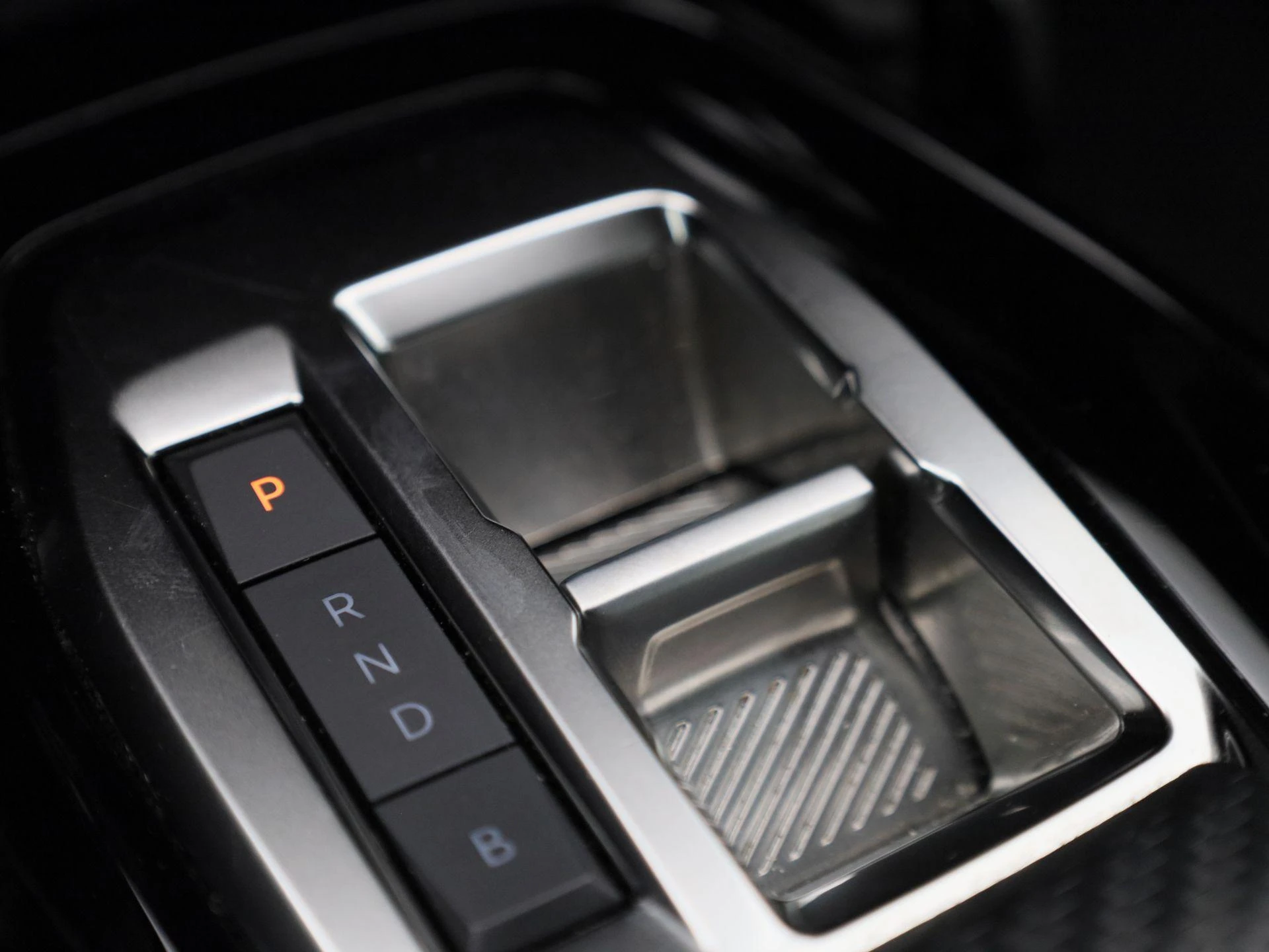 Peugeot-e-208-image-26