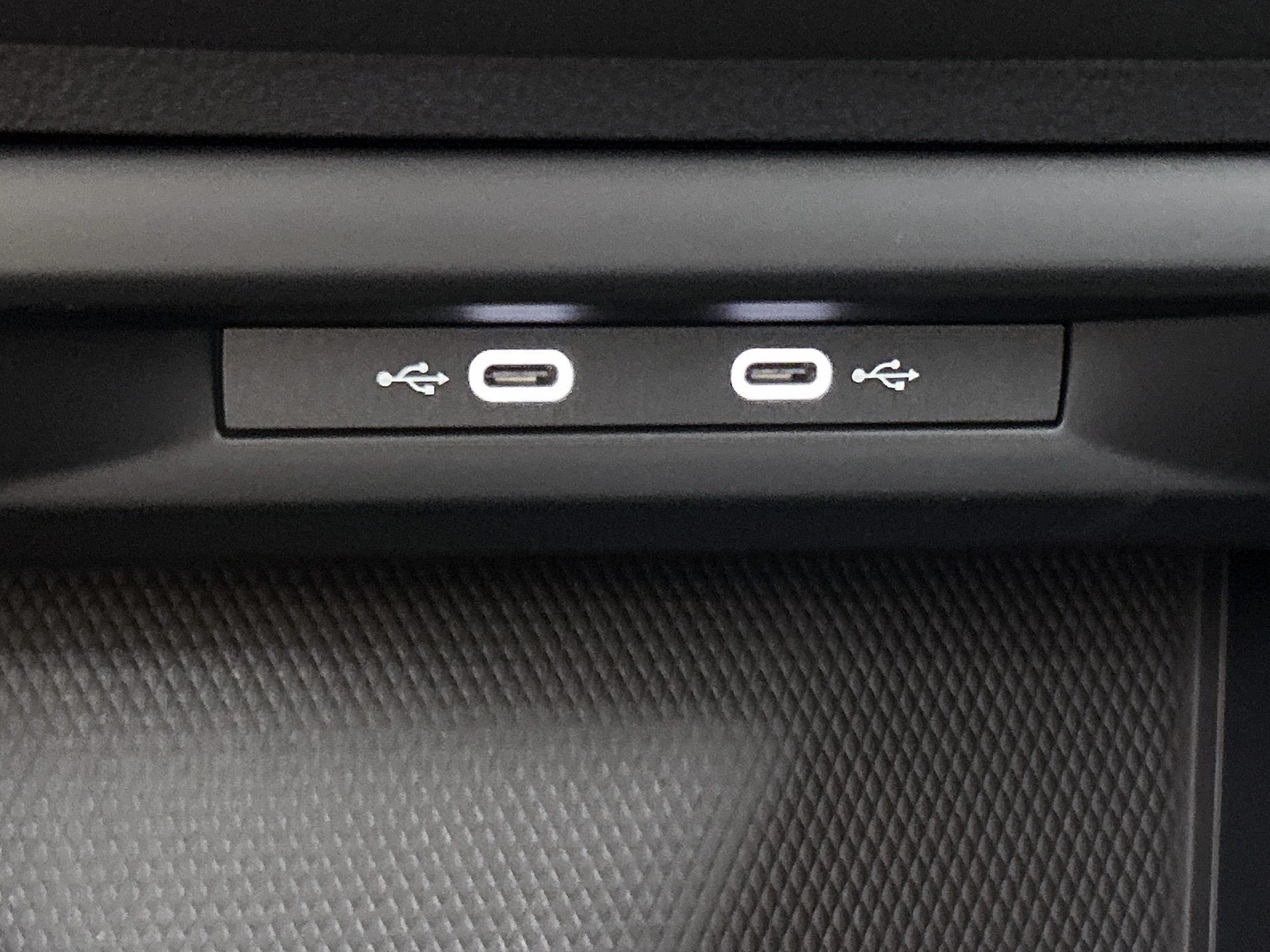 Volkswagen-Golf-image-37