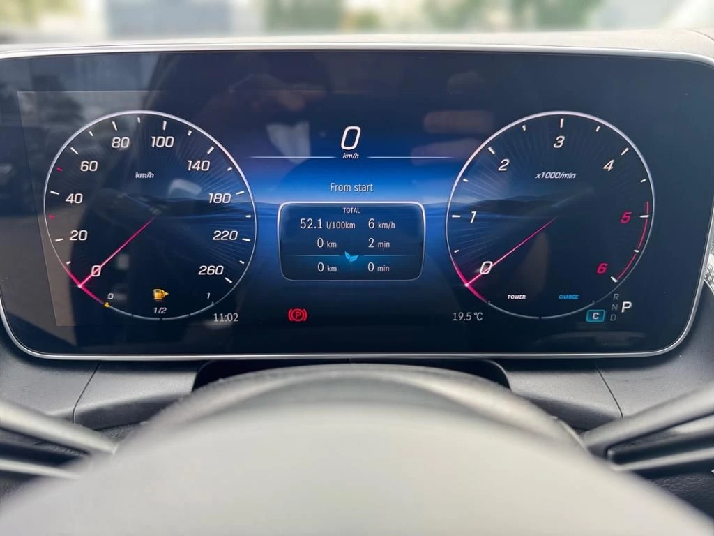 Mercedes-Benz-GLC 300 d-image-6