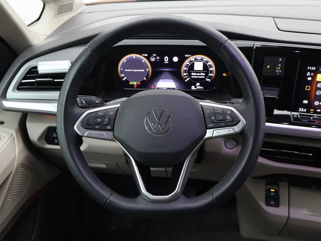 Volkswagen-Multivan-image-16