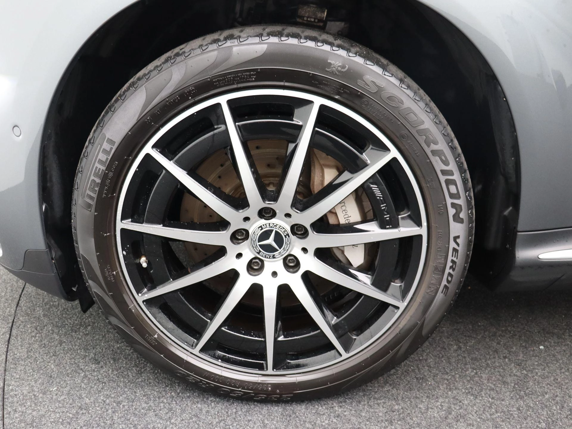 Mercedes-Benz-EQC-image-6