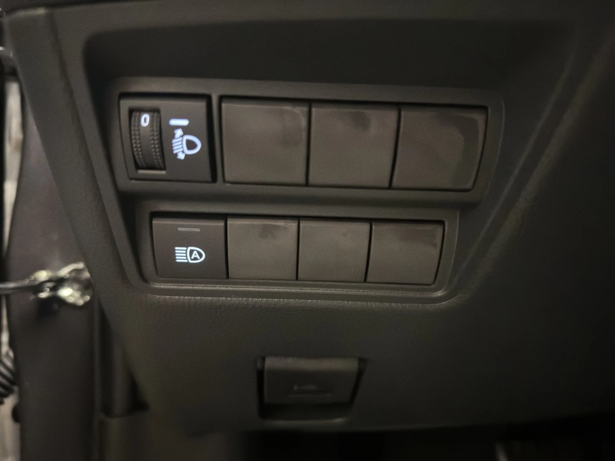 Mazda-2 Hybrid-image-16