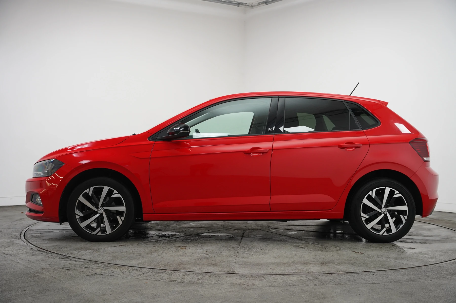 Volkswagen-Polo-image-15