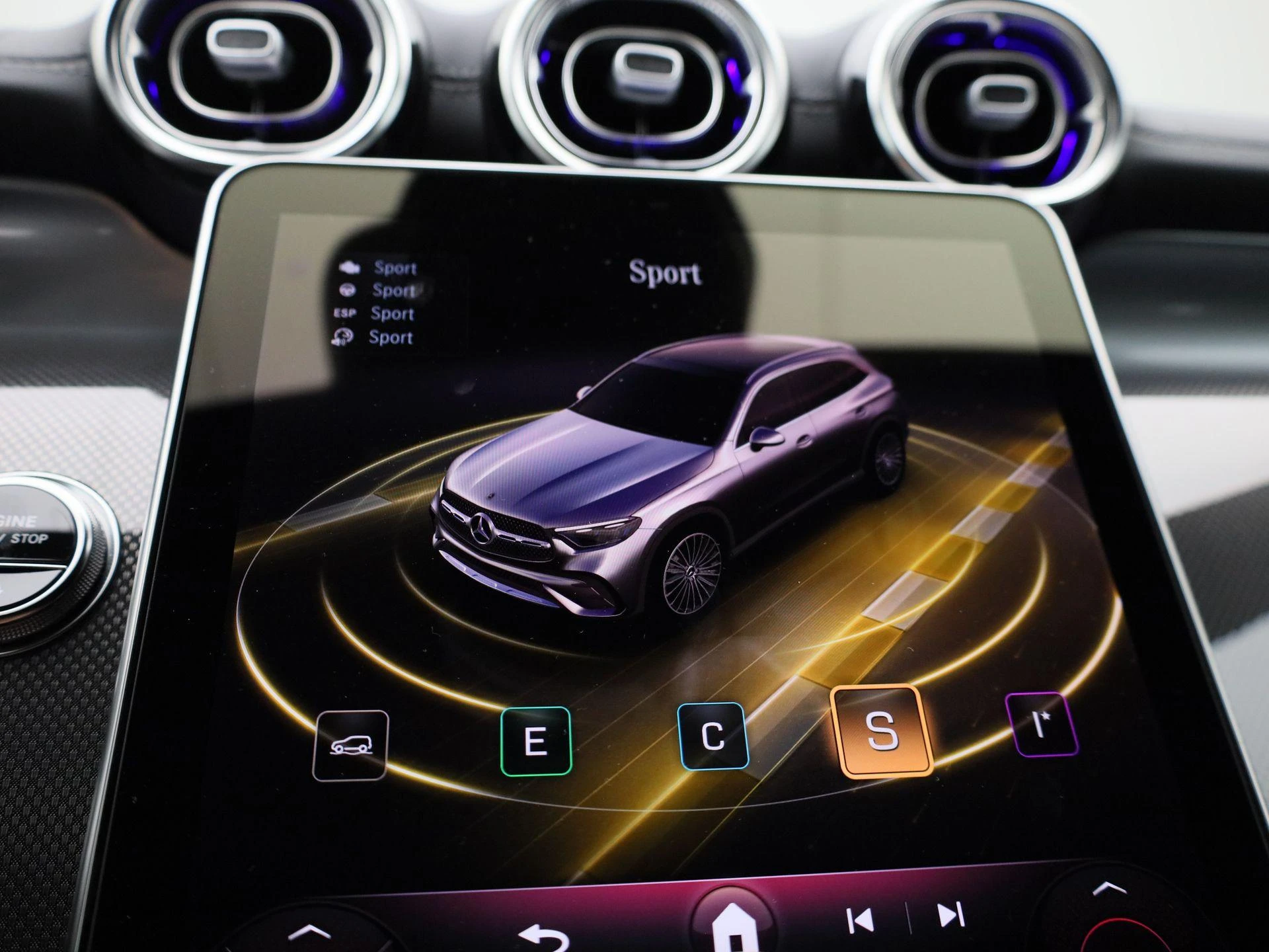 Mercedes-Benz-GLC-image-24